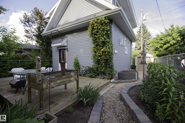 Property Photo:  11131 52 Street NW  AB T5W 3H6 