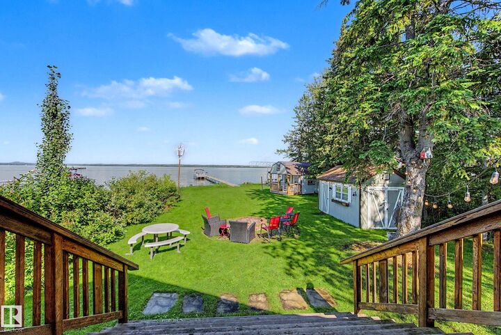 Property Photo:  624 Lakeshore Dr Drive  AB T0C 0T0 