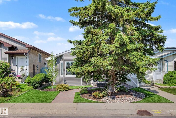 Property Photo:  193 Kiniski Crescent NW  AB T6L 5E2 