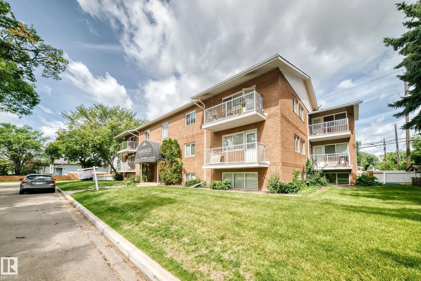 Property Photo: 6120 118 Avenue NW 10 AB T5W 1E8