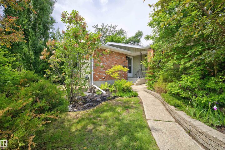 Property Photo:  140 Greengrove Avenue  AB T8A 3C7 