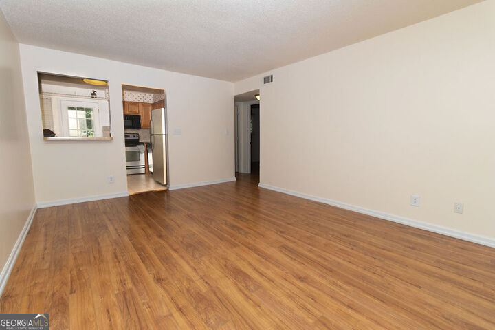 Property Photo:  195 Sycamore Drive Apt B14  GA 30606 