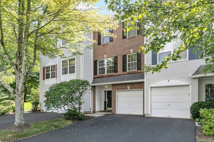 Property Photo:  9 Knox Ct  NJ 07920 