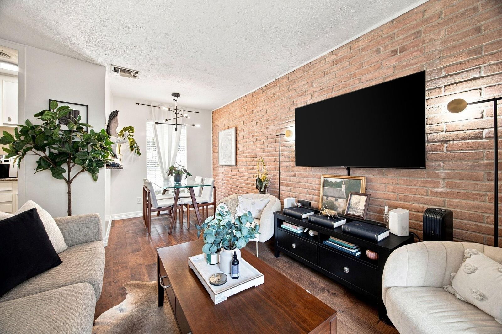 Property Photo: 3400 Timmons Lane 80 TX 77027