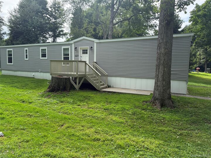 Property Photo:  127 Woodcrest Drive  NY 12548 