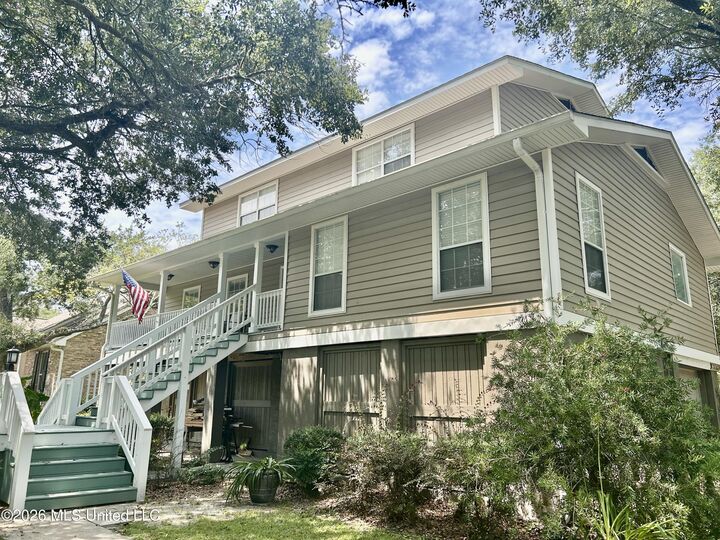 Property Photo:  2421 Washington Avenue  MS 39567 