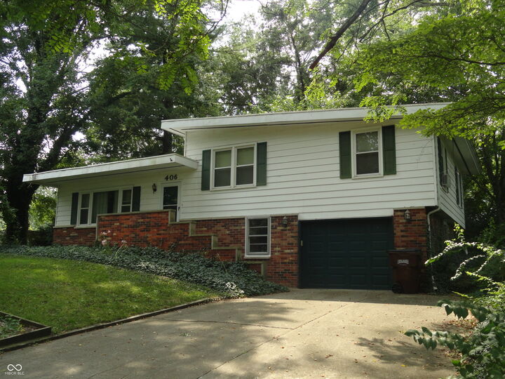 Property Photo:  406 Colvin Court  IN 47274 