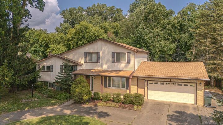 Property Photo:  53346 Ruann Drive  MI 48316 