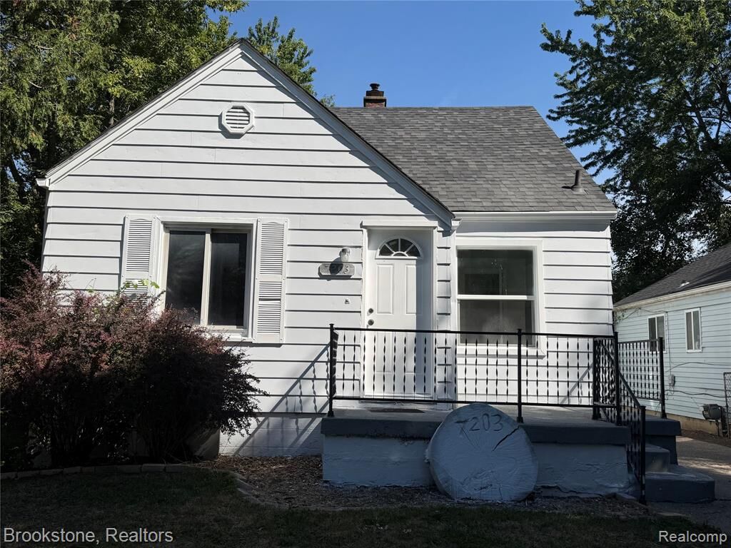 Property Photo: 7203 Orchard Avenue MI 48091 4952