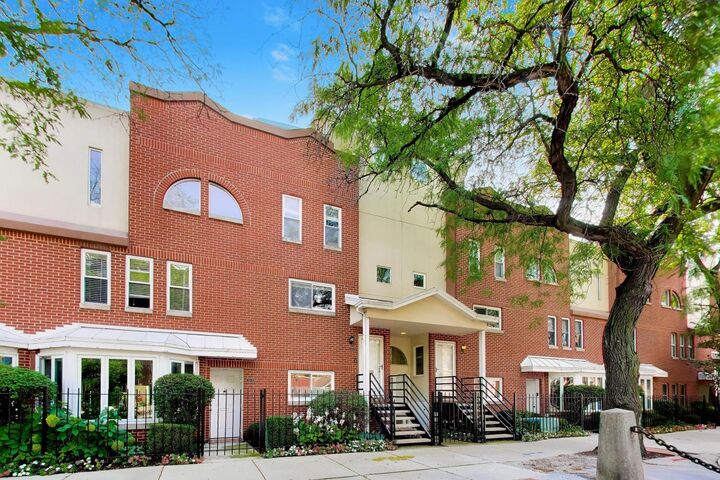 Property Photo: 701 S Carpenter Street C IL 60607