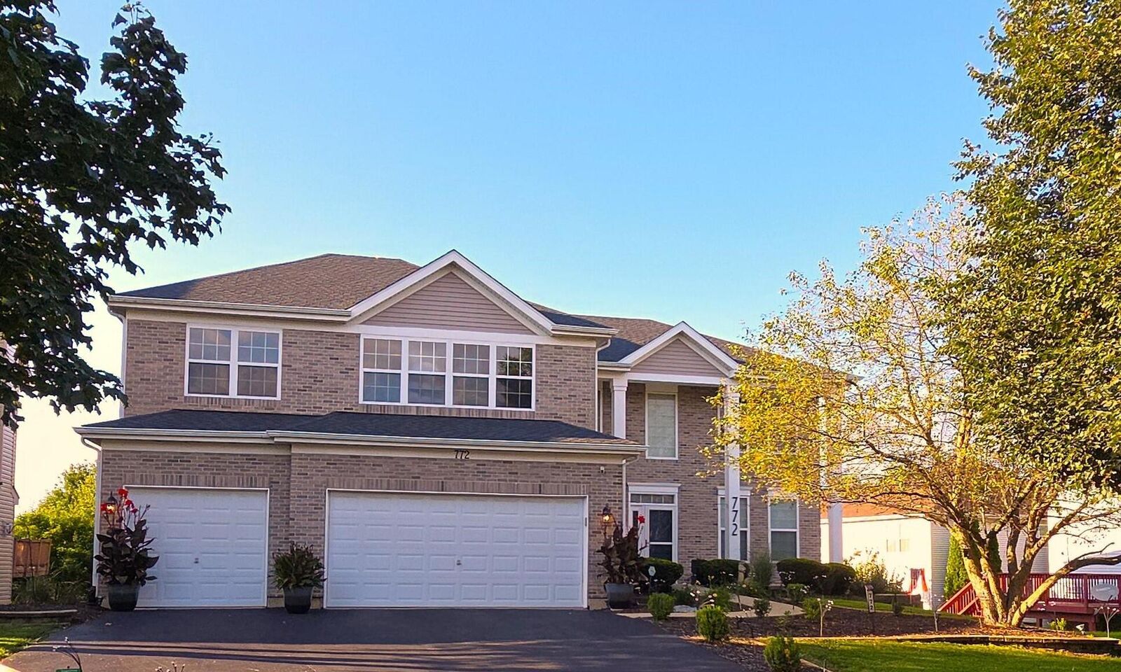 Property Photo:  772 E Lindsey Lane  IL 60440 