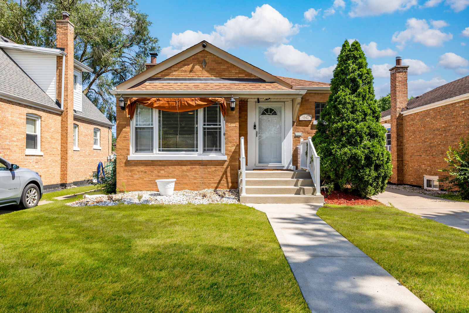 Property Photo: 9543 S Mozart Street IL 60805