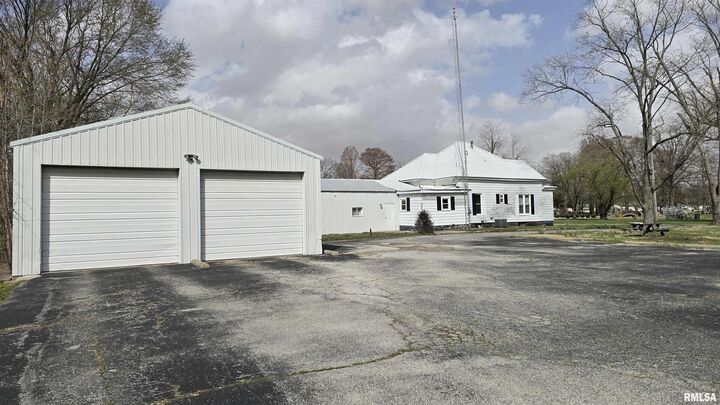 Property Photo: 205 Shaw Street IL 62946