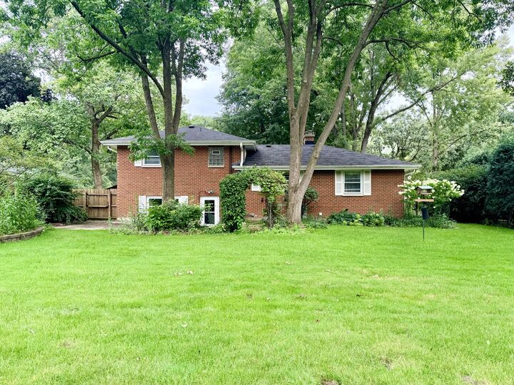 Property Photo:  926 Valley Road  IL 60045 