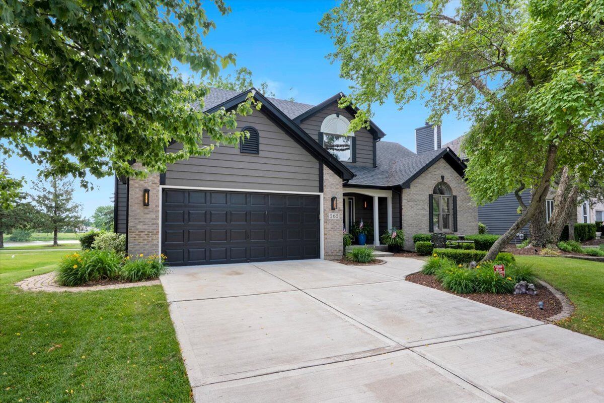 Property Photo:  565 Blackberry Ridge Drive  IL 60506 