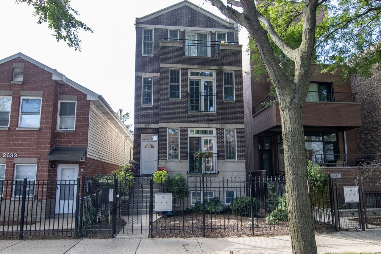 Property Photo: 2635 W Cortez Street 2 IL 60622