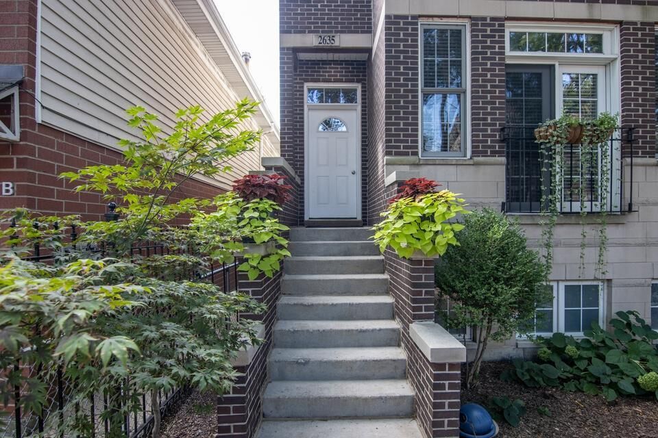 Property Photo: 2635 W Cortez Street 2 IL 60622