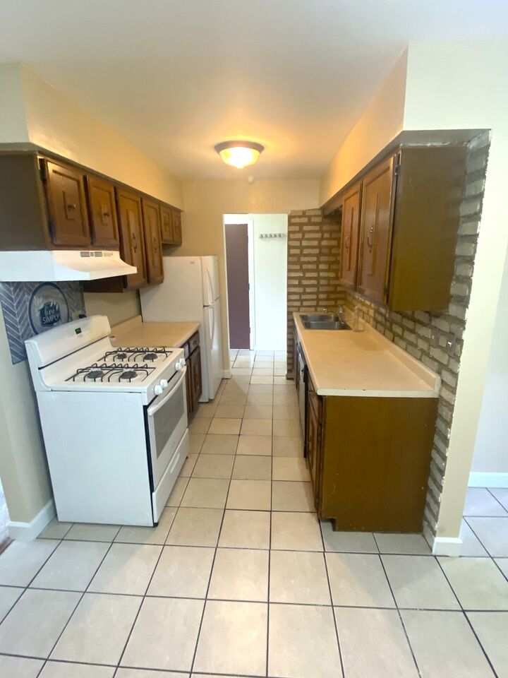 Property Photo: 1412 Willow Lane 2 IL 60559
