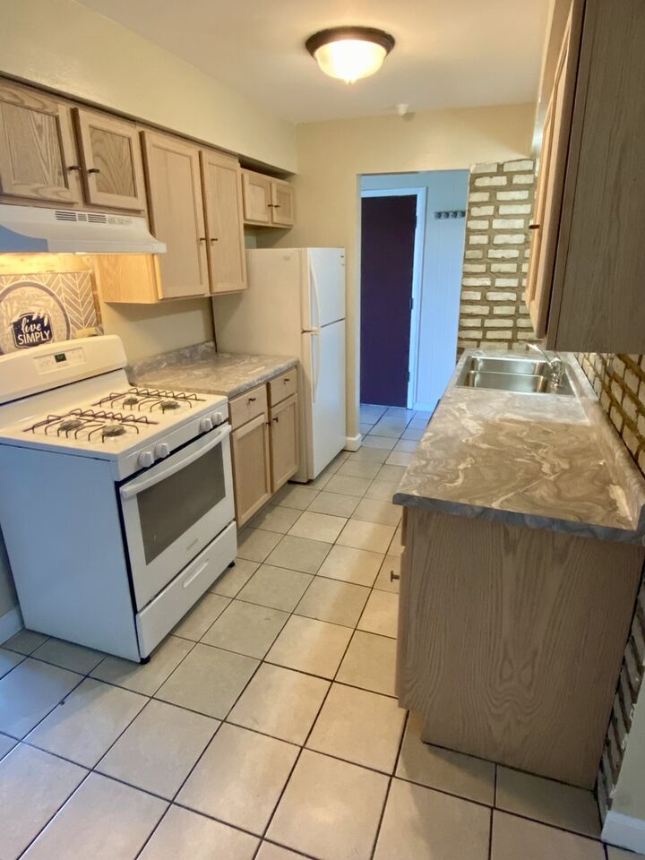 Property Photo:  1412 Willow Lane 2  IL 60559 