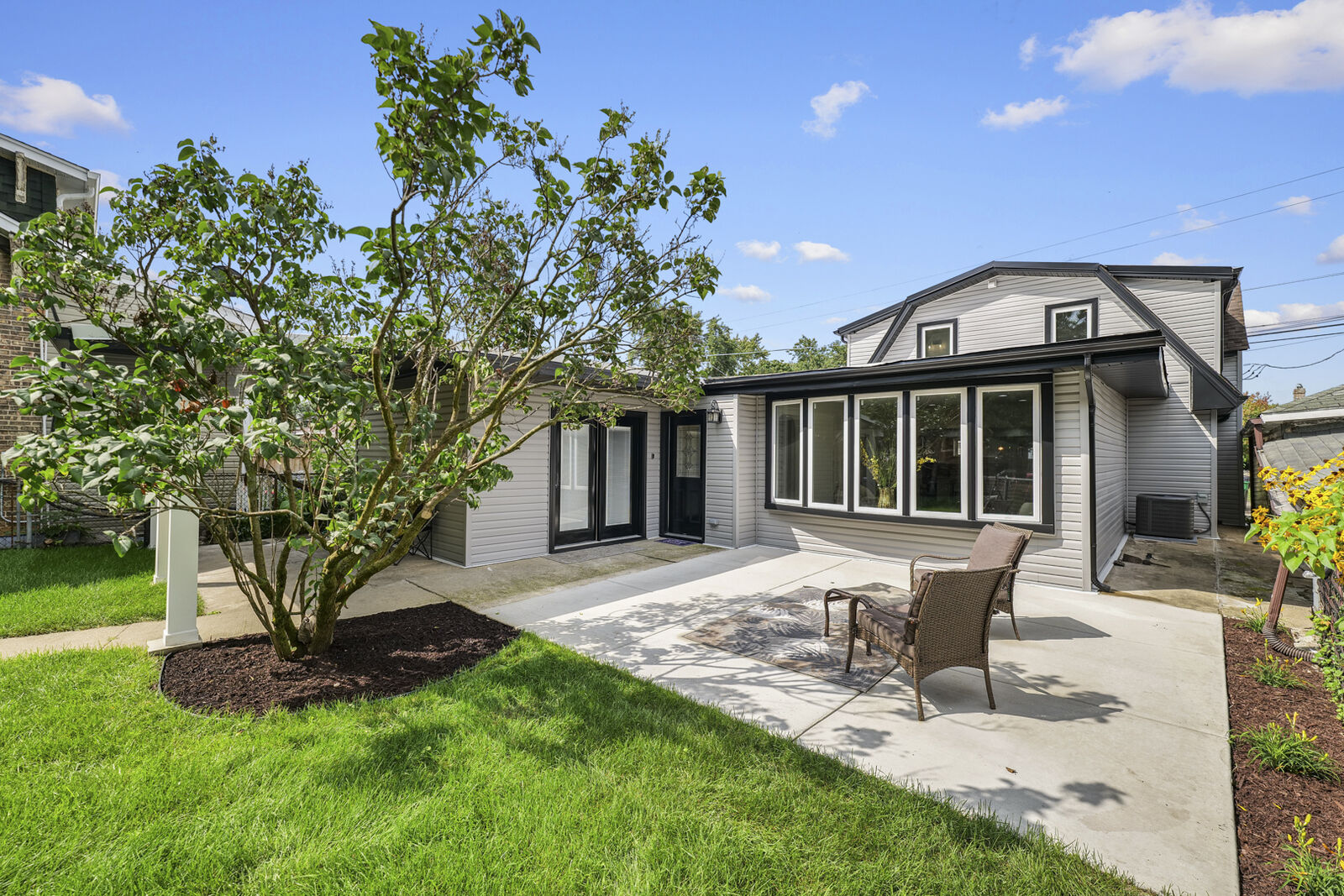 Property Photo: 1346 Highland Avenue IL 60402