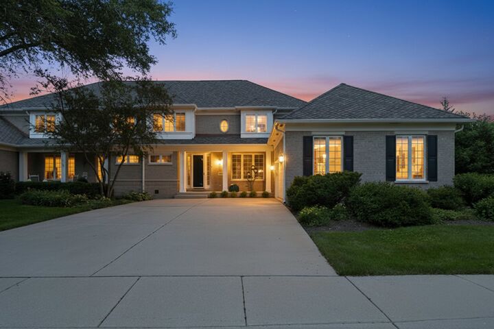 Property Photo:  2004 Claridge Court  IL 60062 
