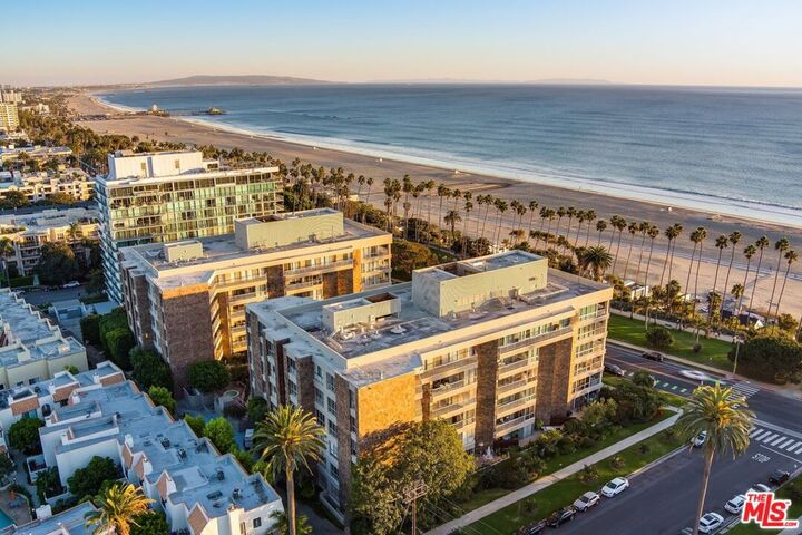 Property Photo:  515 Ocean Avenue Nph B  CA 90402 