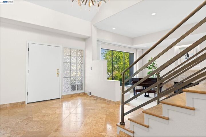 Property Photo:  2338 Victoria Ct  CA 94550 