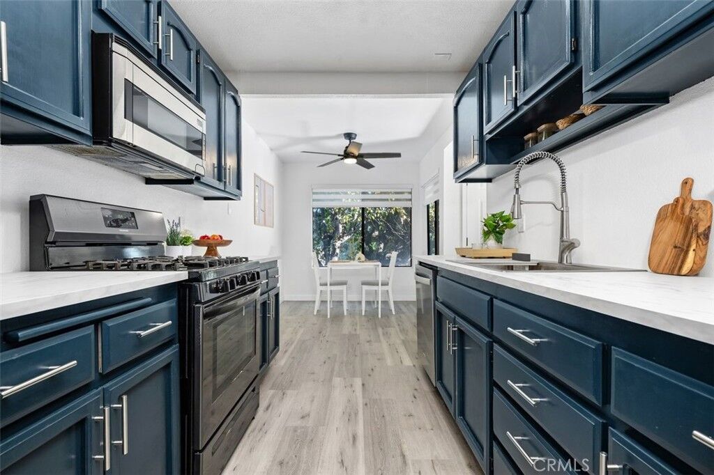 Property Photo:  20553 S Vermont Avenue 6  CA 90502 