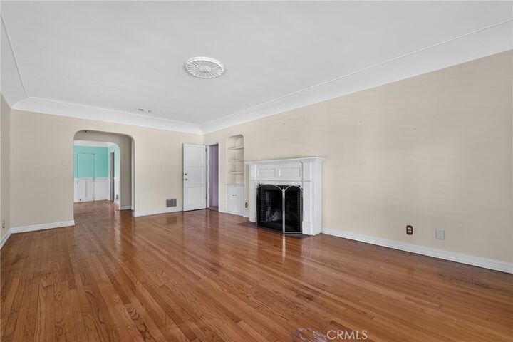 Property Photo:  2201 E Glenoaks  CA 91206 
