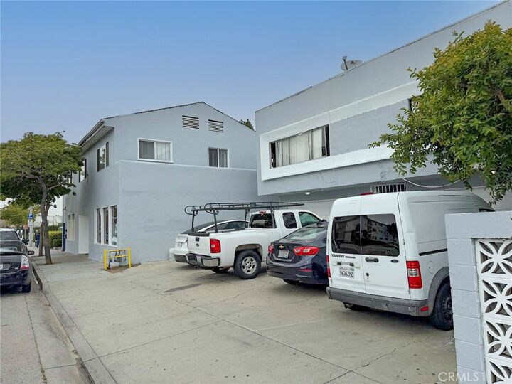 Property Photo:  139 W Arbor Vitae  CA 90301 
