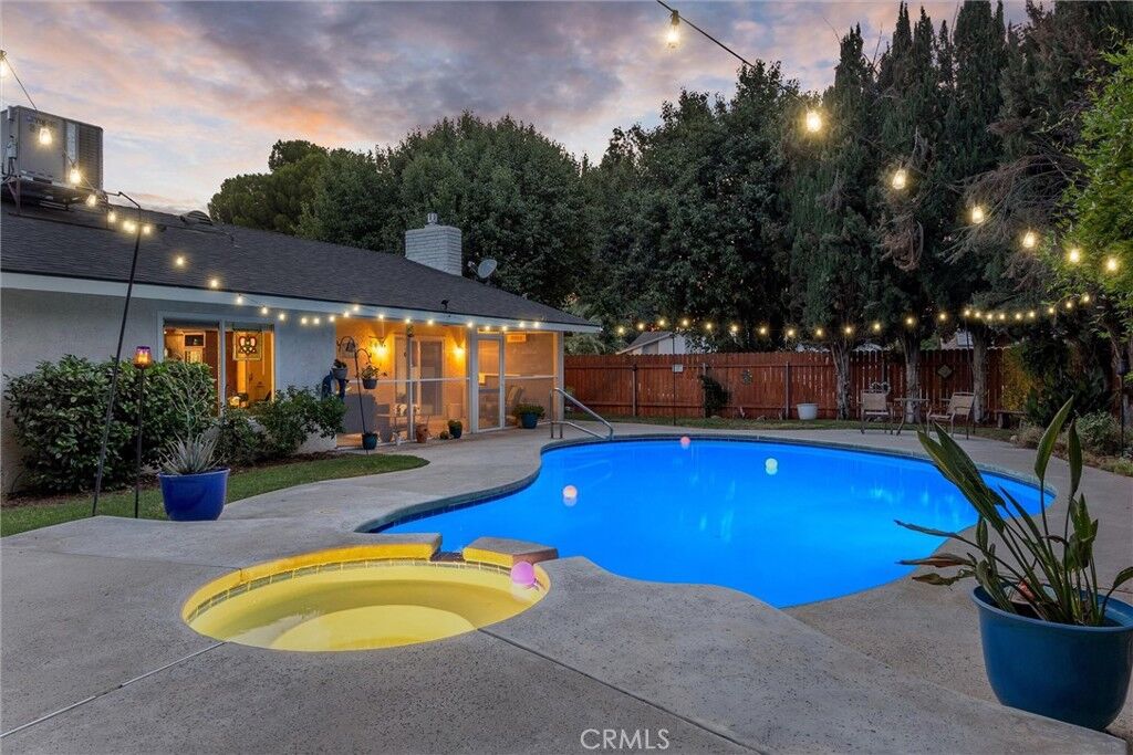 Property Photo:  308 Swan Court  CA 93309 