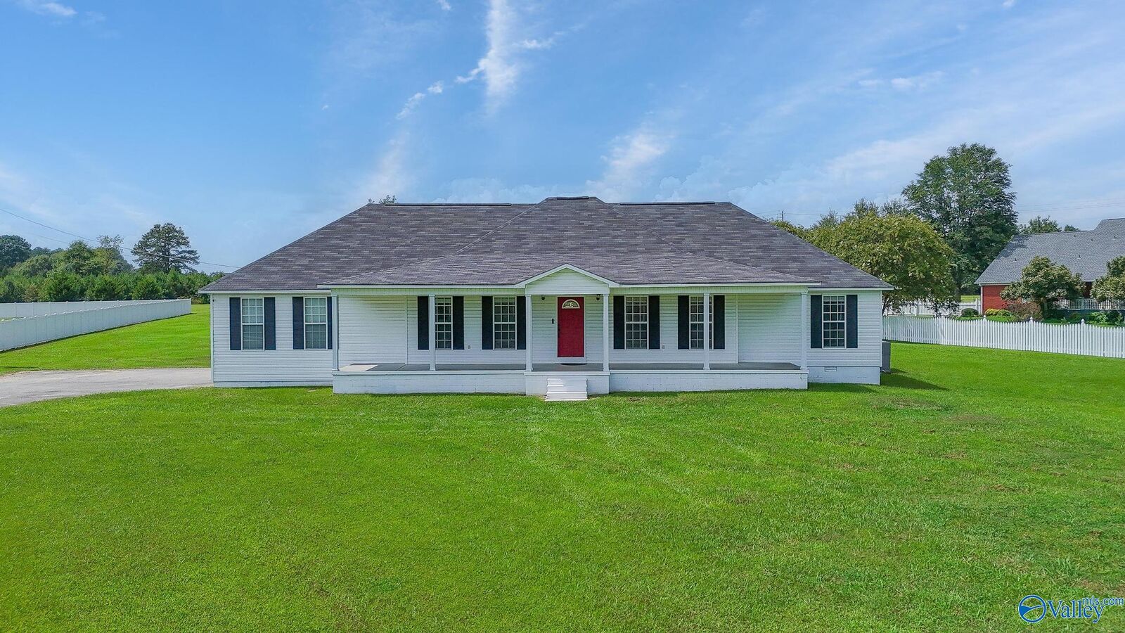 Property Photo: 1309 Nanceford Road SW AL 35640