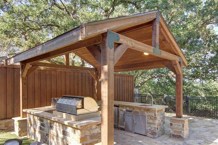 Property Photo: 305 NW 7th Avenue TX 76067