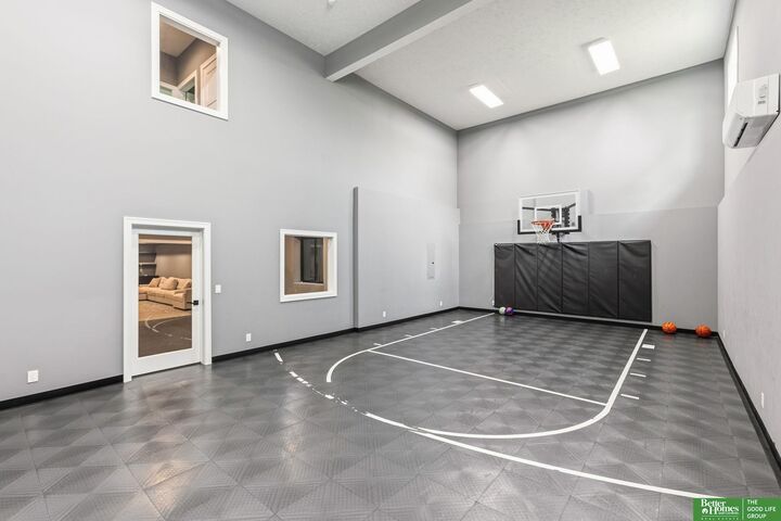 Property Photo:  3935 S 208 Street  NE 68022 