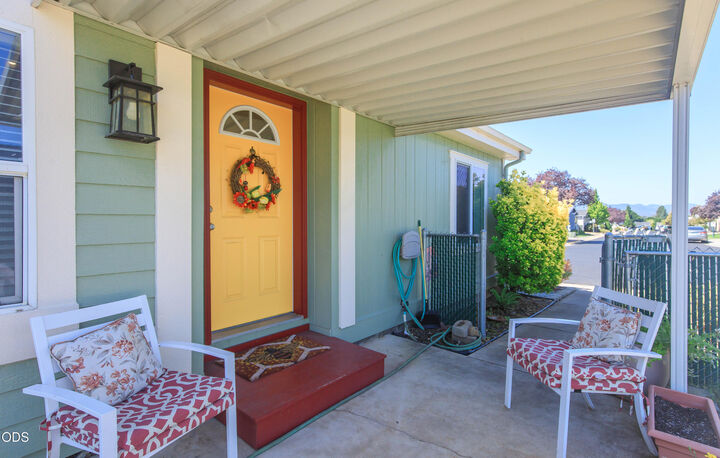 Property Photo:  1289 Nadia Way  OR 97502 
