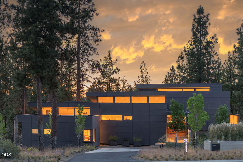 Property Photo:  61865 Hosmer Lake Drive  OR 97702 