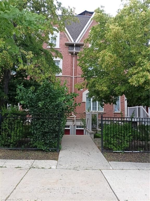 Property Photo: 3055 Elmcreek Road 5 ON L5B 4J9