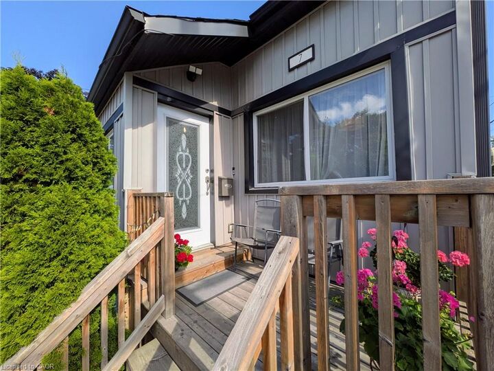 Property Photo:  7 Campbell Avenue  ON L8L 2M7 