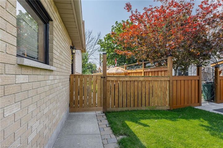 Property Photo:  37 Sandalwood Drive  ON N1P 1A9 