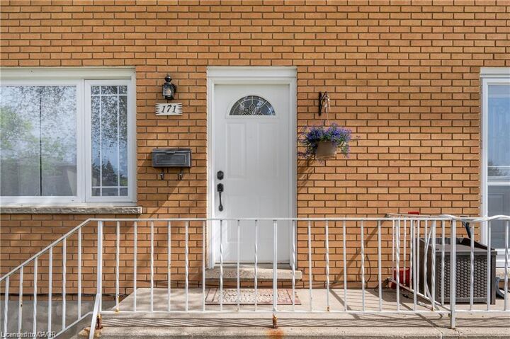 Property Photo:  171 Kinzie Avenue Upper Unit  ON N2A 2J9 