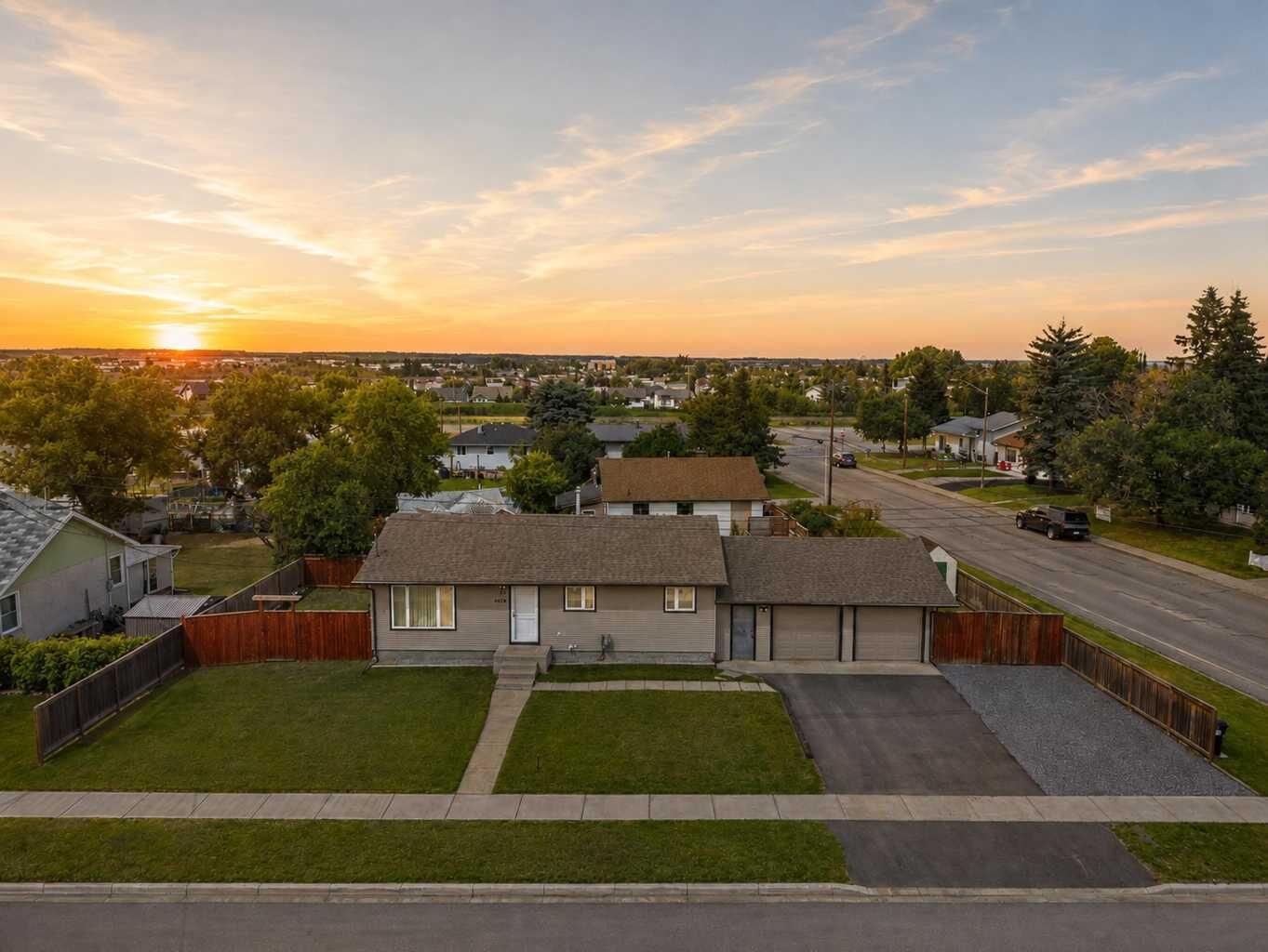 Property Photo: 4814 Lorne Avenue AB T0M 0J0