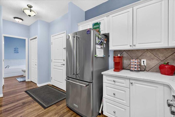 Property Photo:  1109 Lake Fraser Green SE 1109  AB T2J 7H6 