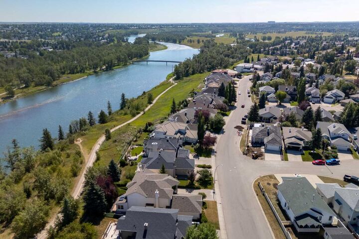 Property Photo: 250 Diamond Drive SE AB T2J 7C8