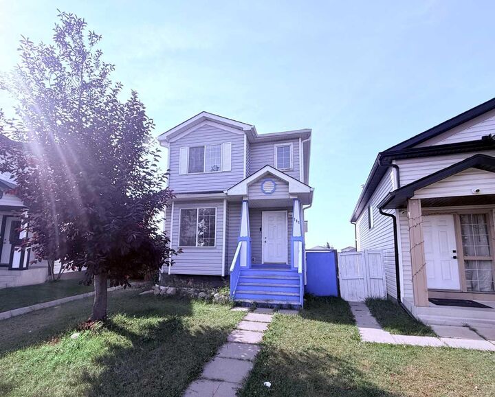 Property Photo:  111 Martin Crossing Grove NE  AB T3J 3M5 