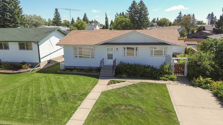Property Photo:  3706 51 Avenue  AB T4G 1H6 
