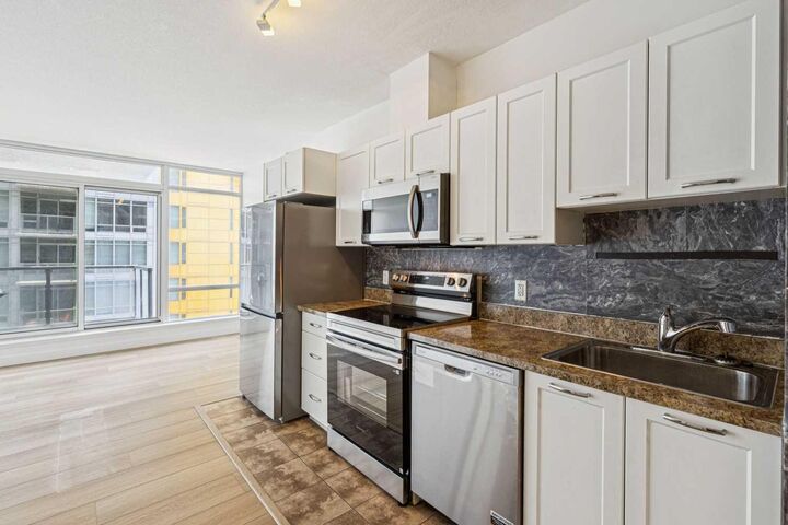 Property Photo:  3830 Brentwood Road NW 903  AB T2L 2J9 