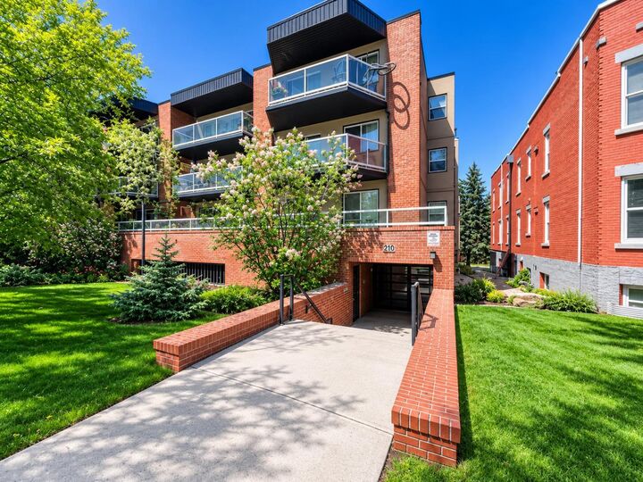 210 25 Avenue SW 10 — photo 1
