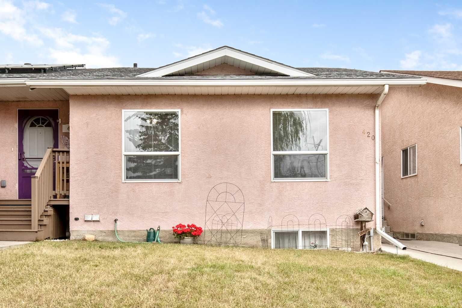 Property Photo:  420 8 Avenue SE  AB T1V 1J3 
