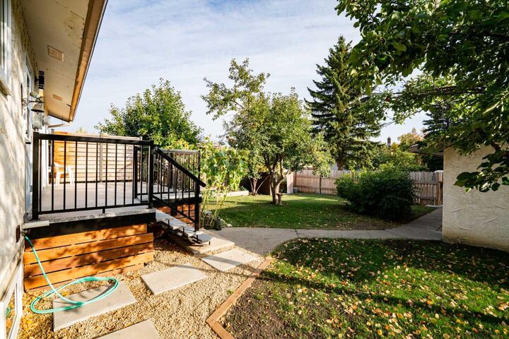 Property Photo: 6209 42 Avenue AB T4V 2W8