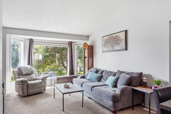 Property Photo:  271 Erin Meadow Close SE  AB T2B 3E4 